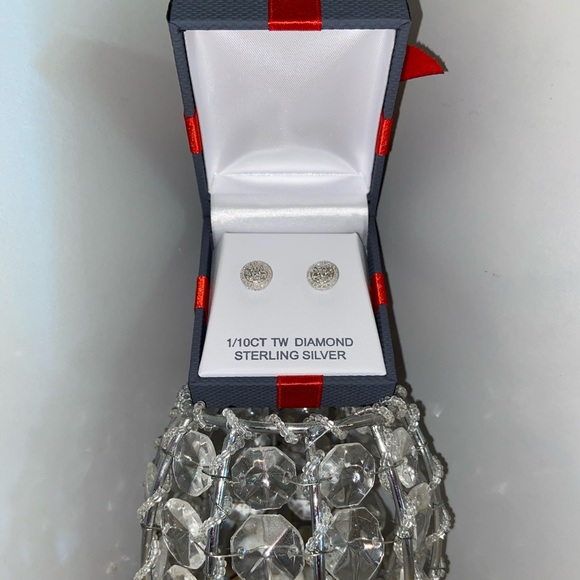 🆕1/10 CT. DIAMOND EARRINGS-GENUINE IN A BEAUTIFUL GIFT BOX. GREAT GIFT IDEA. - Picture 2 of 4